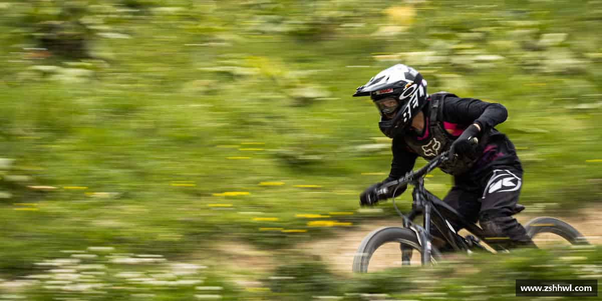 不惧挑战，始终坚持追梦的步伐。